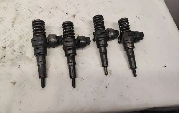 Skoda Octavia Mk2 (1Z) Fuel injectors set 038130073