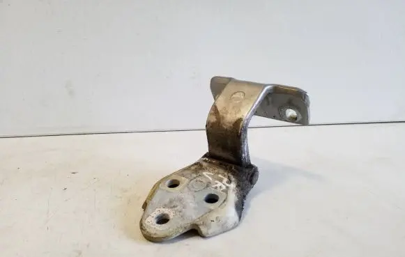 Iveco Daily 5th gen Front door upper hinge