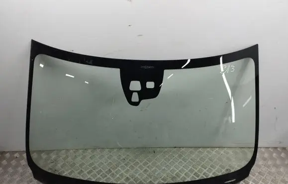 Volvo V60 Front windscreen/windshield window 