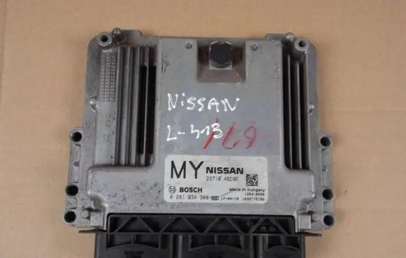 Nissan X-Trail T32 Engine control unit/module 237104BD9E 23710 4BD9E 0281034388