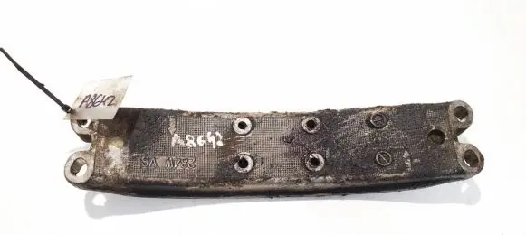 Engine mounting bracket