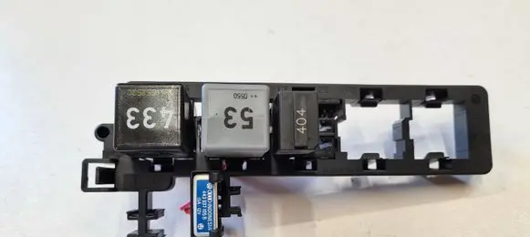 Volkswagen PASSAT B6 Relay mounting block 1K1937503 3D0951253A 141951253B
