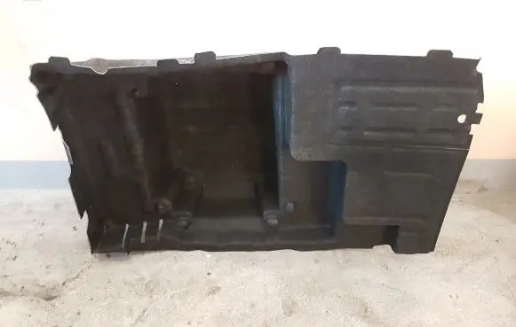 Mercedes-Benz C W205 Spare wheel section trim 