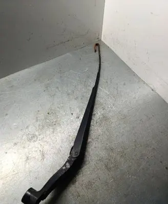 Subaru B9 Tribeca Front wiper blade arm