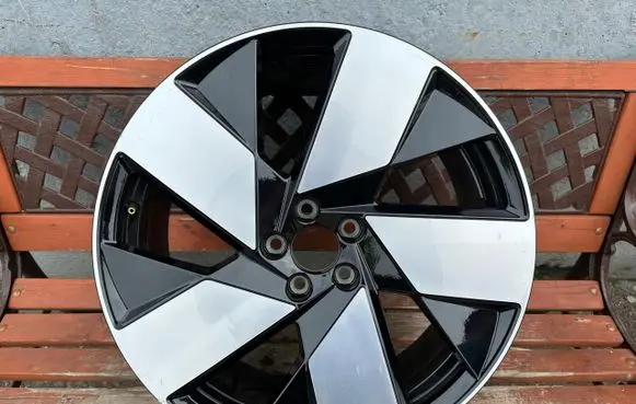 Volvo XC40 R20 alloy rim 