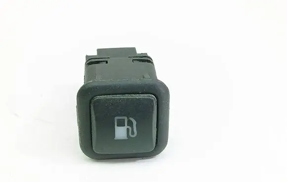 Volkswagen Golf IV Fuel tank opening switch 