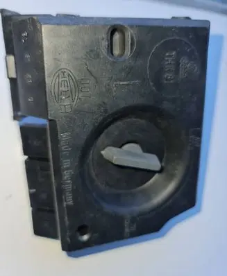 Audi 80 90 B3 Tail light bulb cover holder THK81