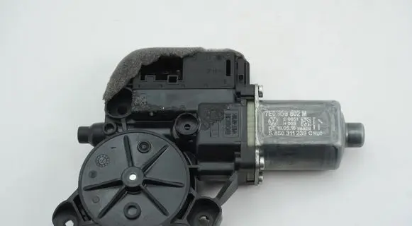 Volkswagen Transporter - Caravelle T5 Front door window regulator motor 7E0959802M 0130822452