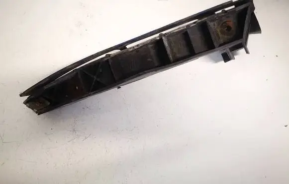Front bumper mounting bracket