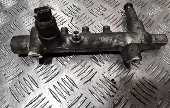 Opel Astra H Fuel main line pipe 185031358