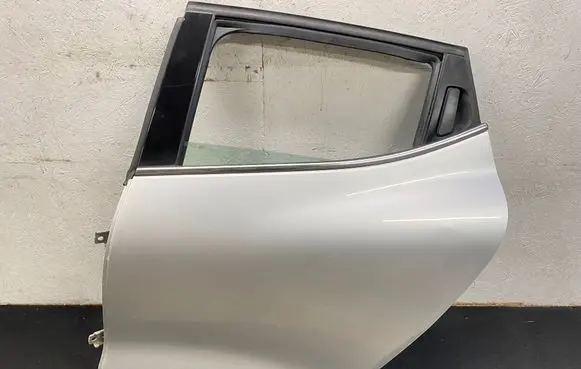 Renault Clio IV Rear door