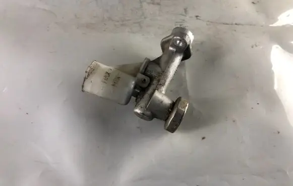 Nissan Patrol Y61 Clutch master cylinder