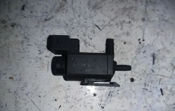 Volvo XC90 Turbo solenoid valve 30611668