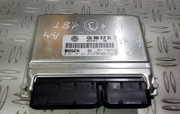 Volkswagen PASSAT B5.5 Engine control unit/module 4B0906018DA 0261207931 1039S01715