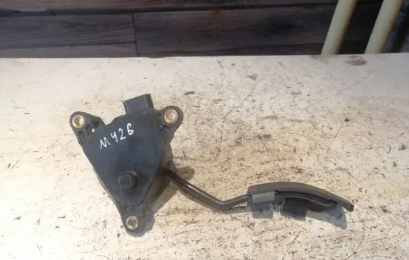 Nissan Qashqai Accelerator throttle pedal