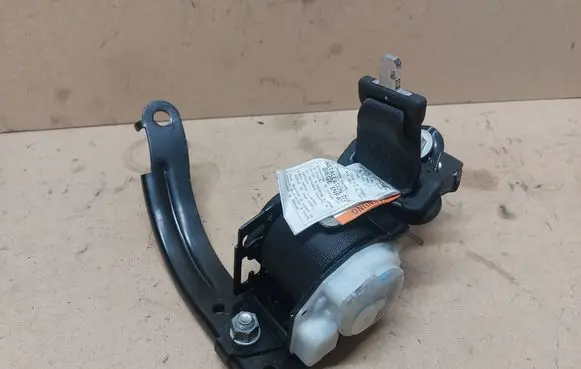 Honda Jazz Middle seatbelt (rear) 