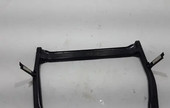 Volvo XC40 Radiator mount bracket 32221552