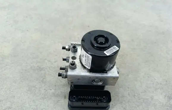 Volkswagen Golf V ABS Pump 