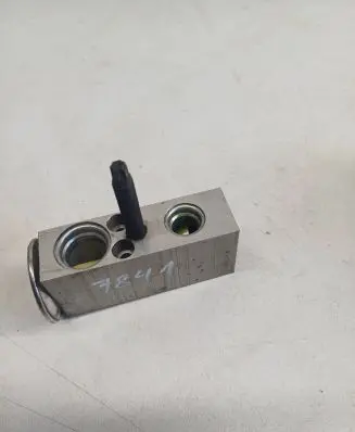 Chrysler Voyager Air conditioning (A/C) expansion valve 4734442A 2B1359503