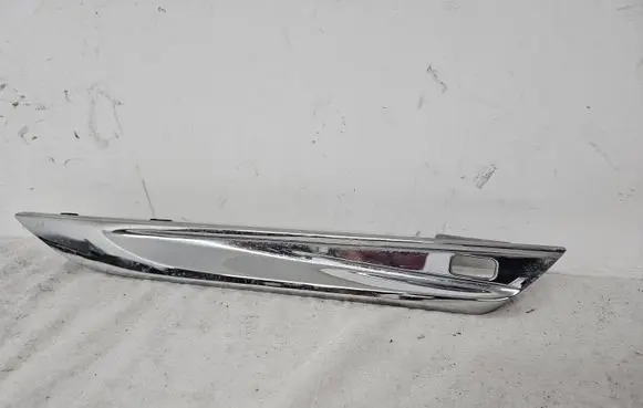 Fender trim (molding)