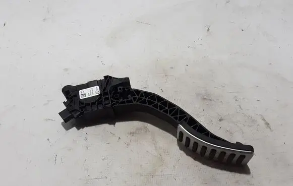 Volvo XC40 Accelerator throttle pedal 32212368