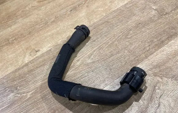 Land Rover Discovery 5 Engine coolant pipe/hose HPLA7752AB