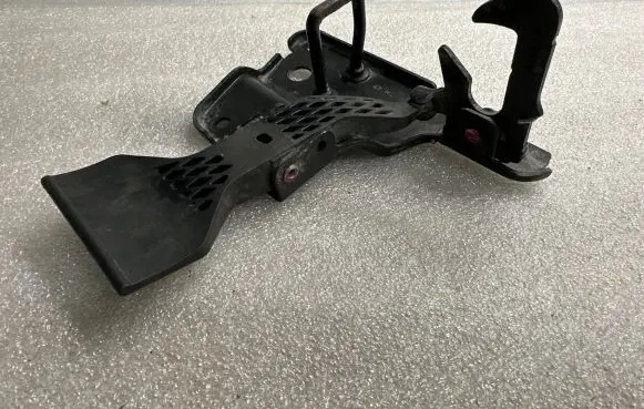 Engine bonnet (hood) release handle
