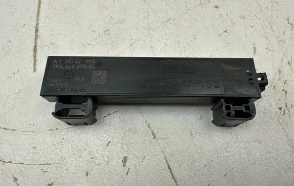 Volkswagen Golf VIII Keyless system antenna 5WA962132