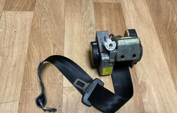 Volkswagen PASSAT B5 Rear seatbelt 040149 071723020