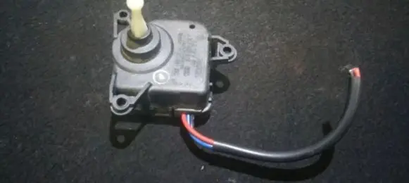 Ford Galaxy Headlight level adjustment motor 037852312 7m0941295