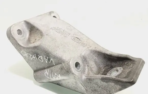 Land Rover Defender Engine mounting bracket HPLA6061AB