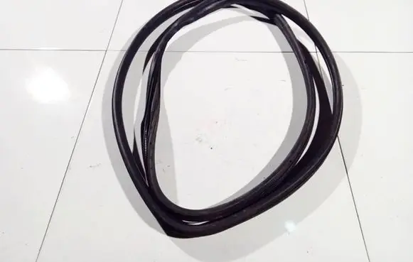 Ford Ka Rubber seal front coupe door 