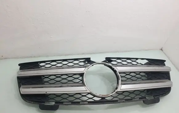 Mercedes-Benz GL X164 Front bumper upper radiator grill A1648880223