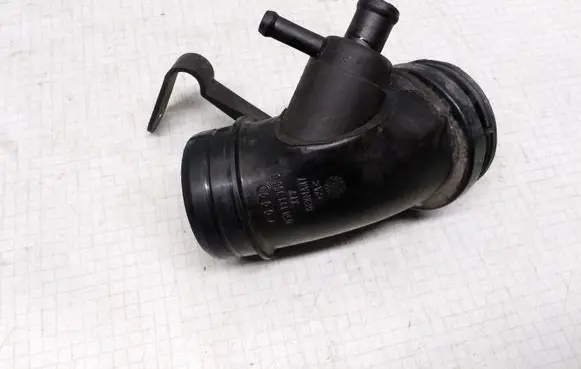 Audi A6 S6 C4 4A Air intake hose/pipe 058133356D