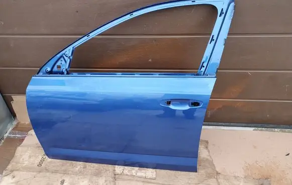 Skoda Octavia Mk3 (5E) Front door 5E0831311