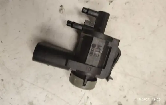 Volkswagen Touareg I Turbo solenoid valve 1K0906283