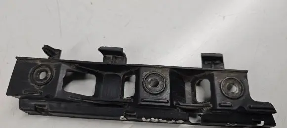 Volkswagen PASSAT B6 Front bumper mounting bracket