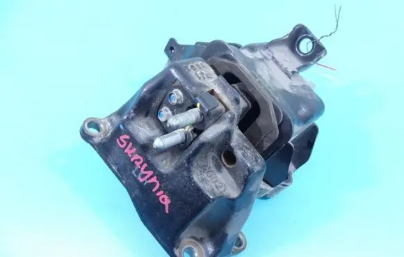 Gearbox mounting bracket