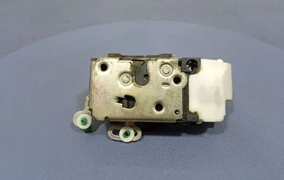 Alfa Romeo 147 Front door lock