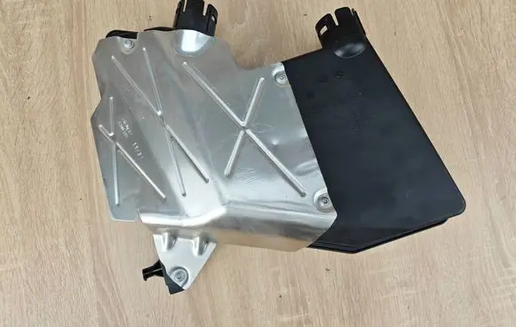 BMW 8 G16 Air intake duct part 8607950
