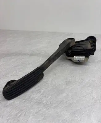 Volvo V70 Accelerator throttle pedal 6PV00853712 30683516 050805