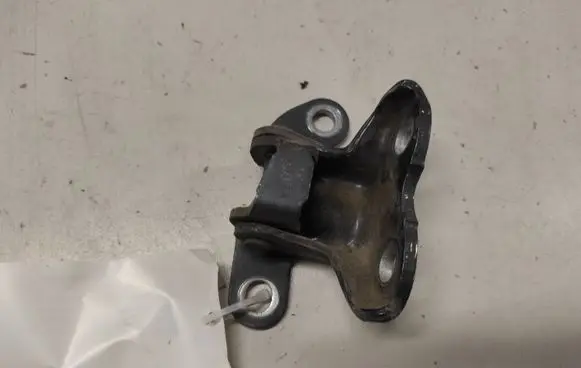 Toyota Avensis T250 Rear door upper hinge
