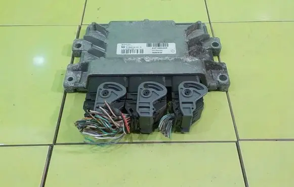 Renault Megane III Engine control unit/module 237100229R