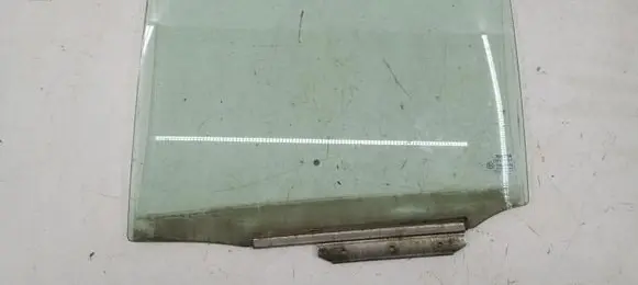 Toyota Yaris Rear door window glass