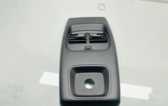 Rear air vent grill