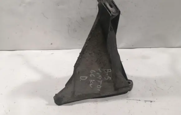 Volkswagen PASSAT B5 Engine mounting bracket 8D0199308L