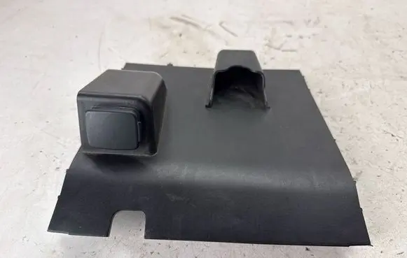 Ford Explorer VI Cigarette lighter front LB5BS044B91A S840K T24825