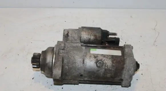 Volkswagen Touran II Starter motor Valeo
