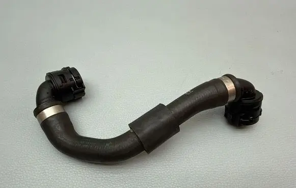 BMW 5 G30 G31 G38 Engine coolant pipe/hose 8602626