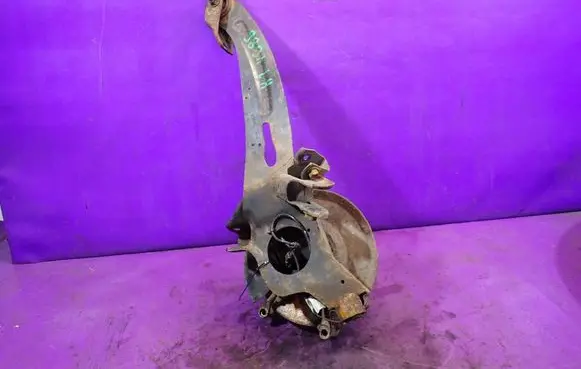 Ford Mondeo Mk III Rear wheel hub spindle/knuckle